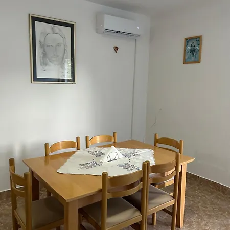 بيت ضيافة Pervan
